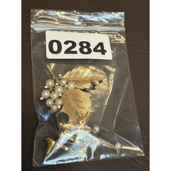 Vintage Jewelry Lot Trifari Rhinestone Faux Pearl Brooch Pin Crystal Earrings - Picture 12 of 12